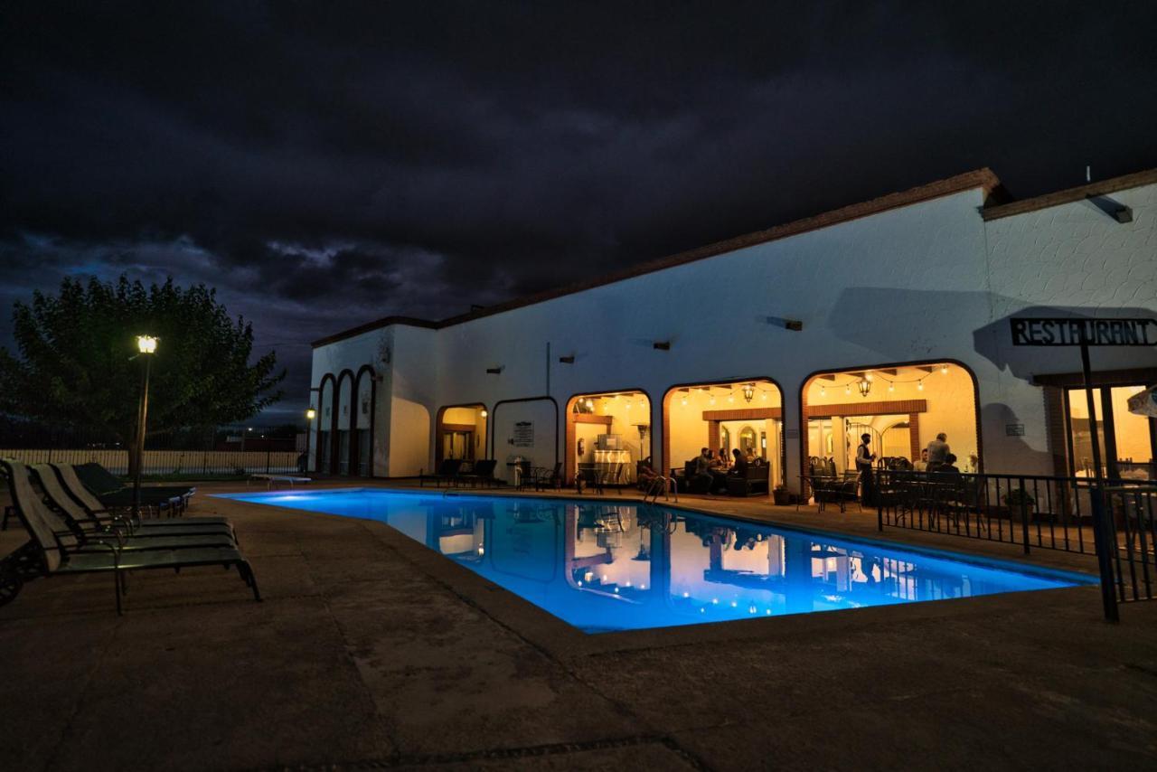 Hotel Hacienda Nuevo Casas Grandes エクステリア 写真