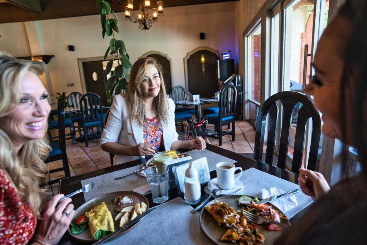 Hotel Hacienda Nuevo Casas Grandes エクステリア 写真