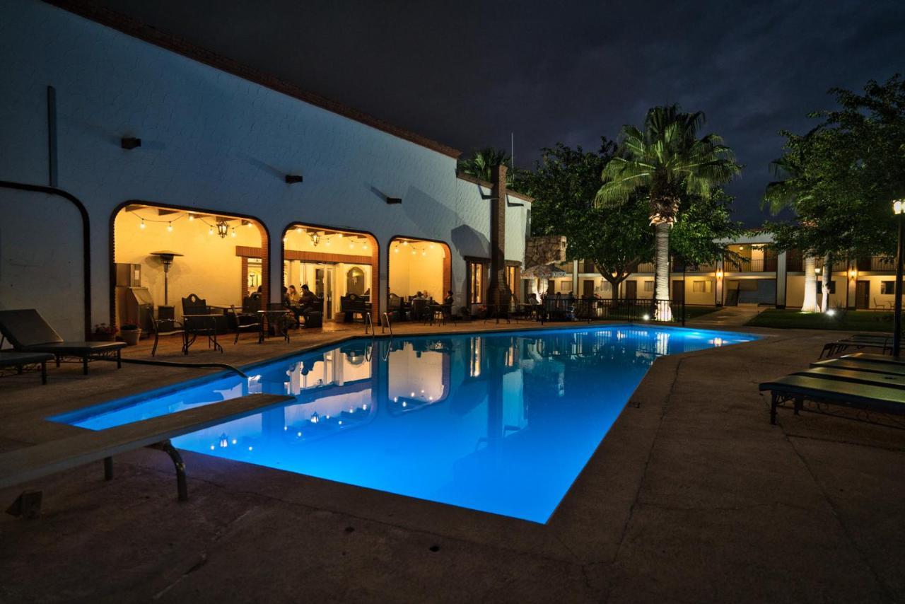 Hotel Hacienda Nuevo Casas Grandes エクステリア 写真