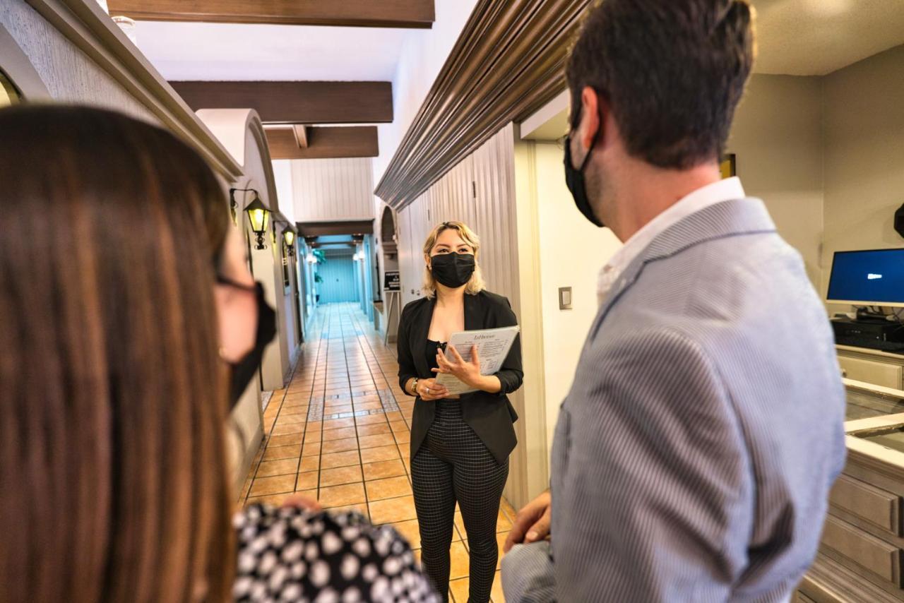 Hotel Hacienda Nuevo Casas Grandes エクステリア 写真