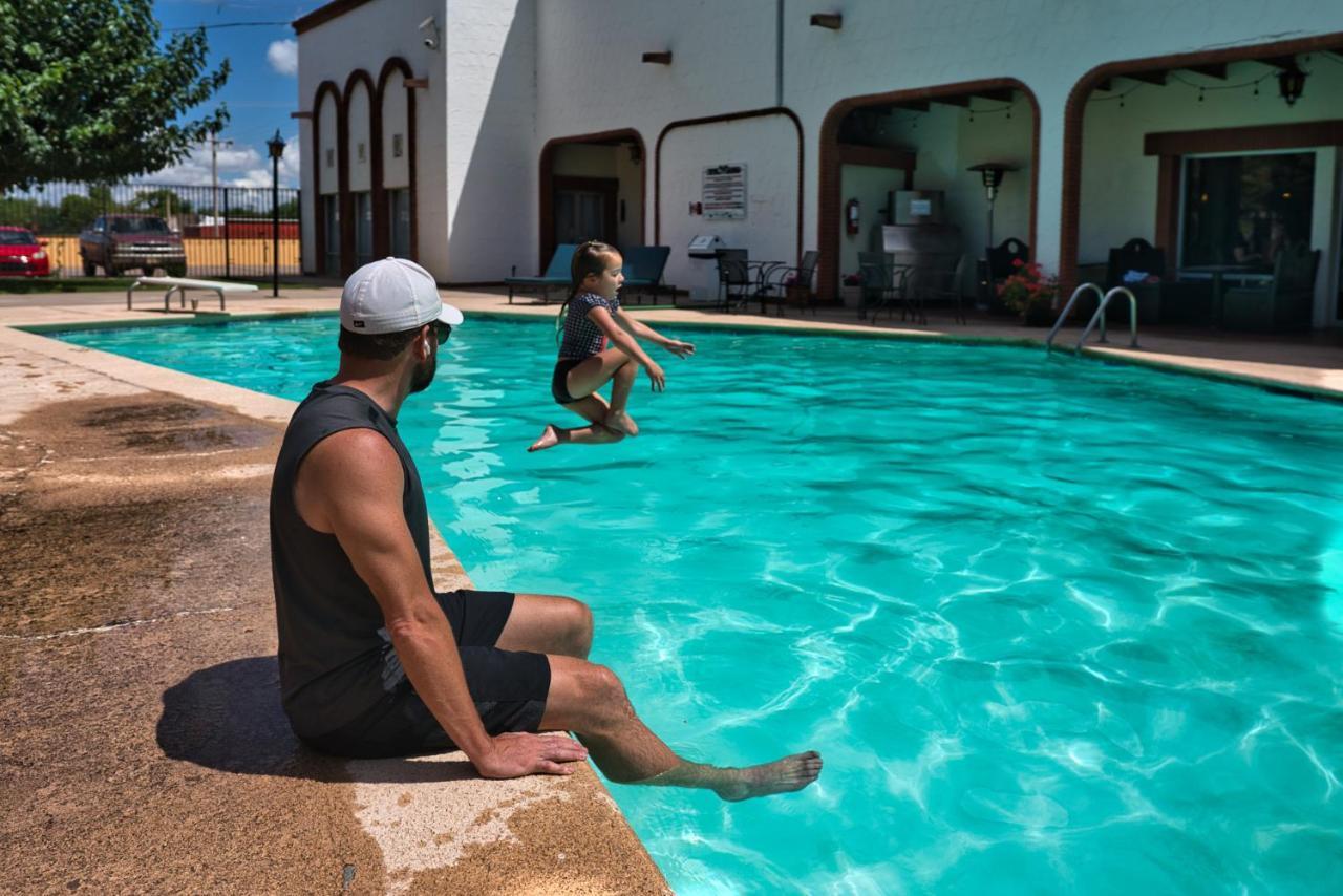 Hotel Hacienda Nuevo Casas Grandes エクステリア 写真