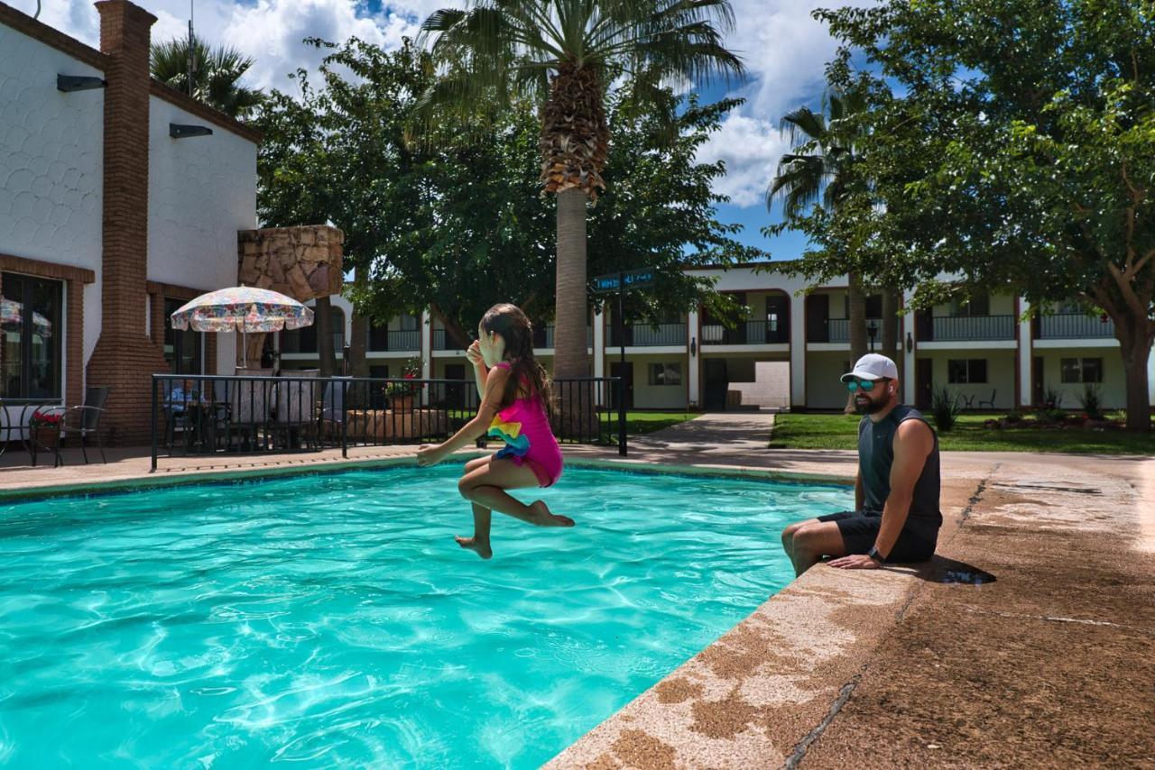 Hotel Hacienda Nuevo Casas Grandes エクステリア 写真