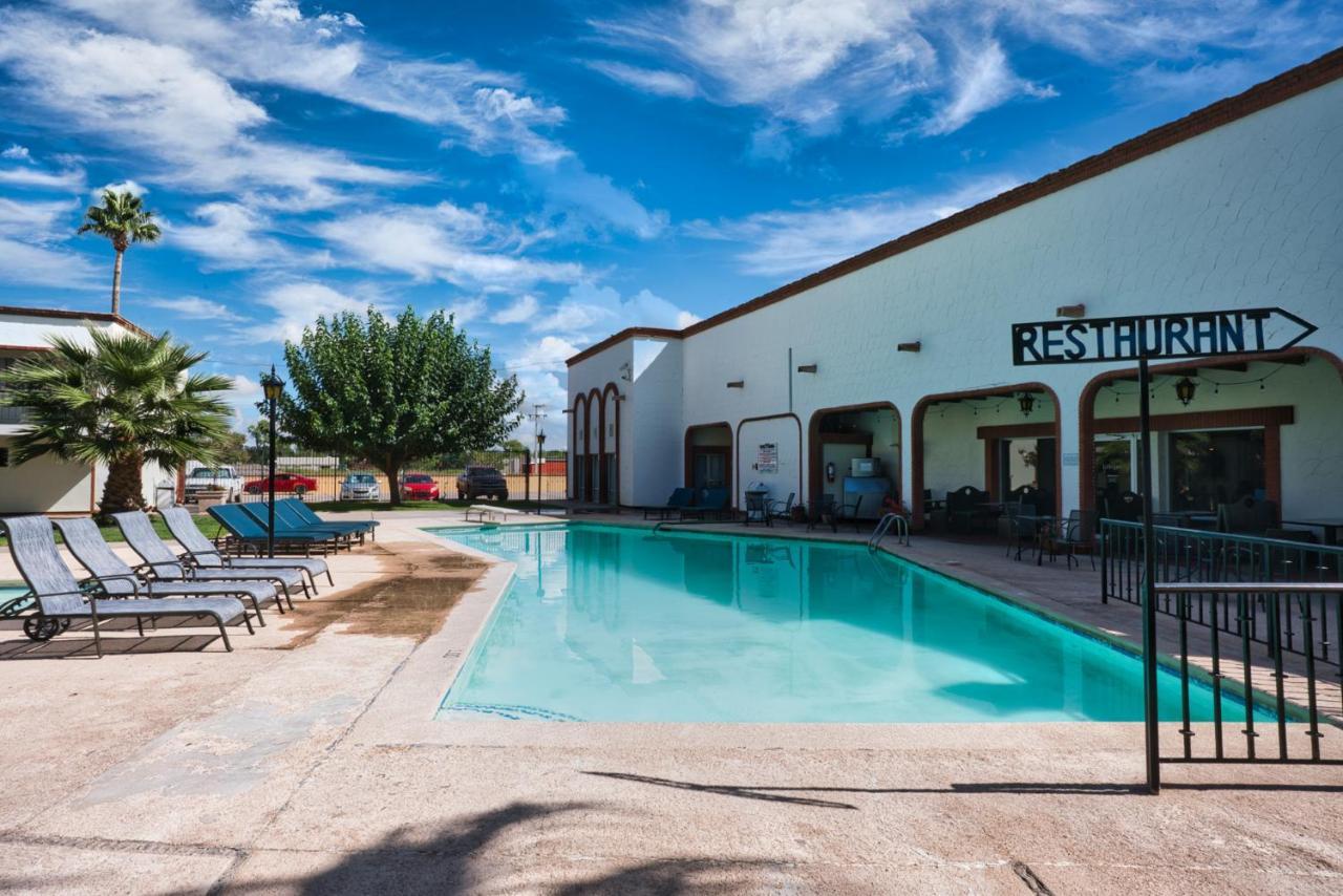 Hotel Hacienda Nuevo Casas Grandes エクステリア 写真