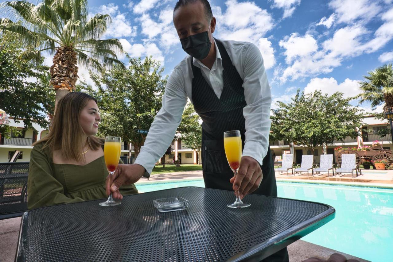 Hotel Hacienda Nuevo Casas Grandes エクステリア 写真