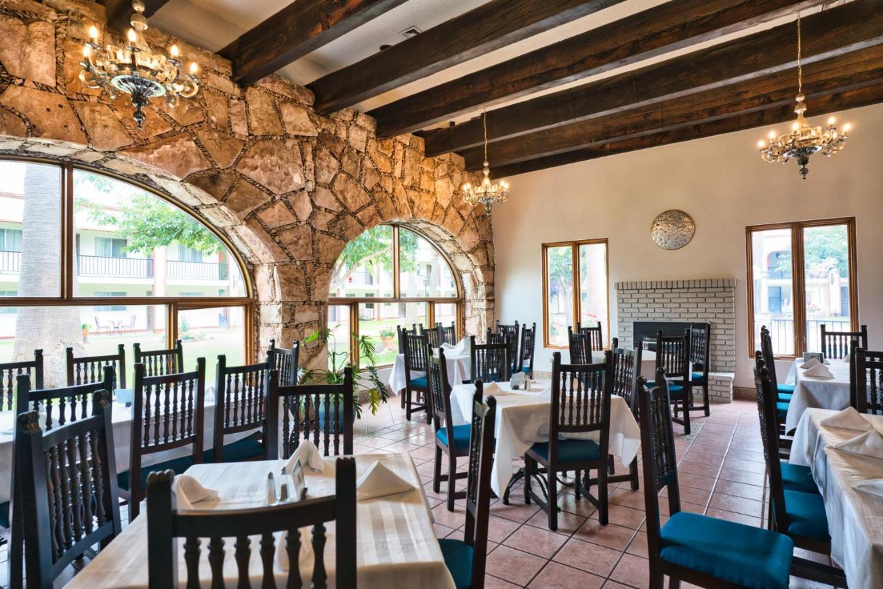 Hotel Hacienda Nuevo Casas Grandes エクステリア 写真