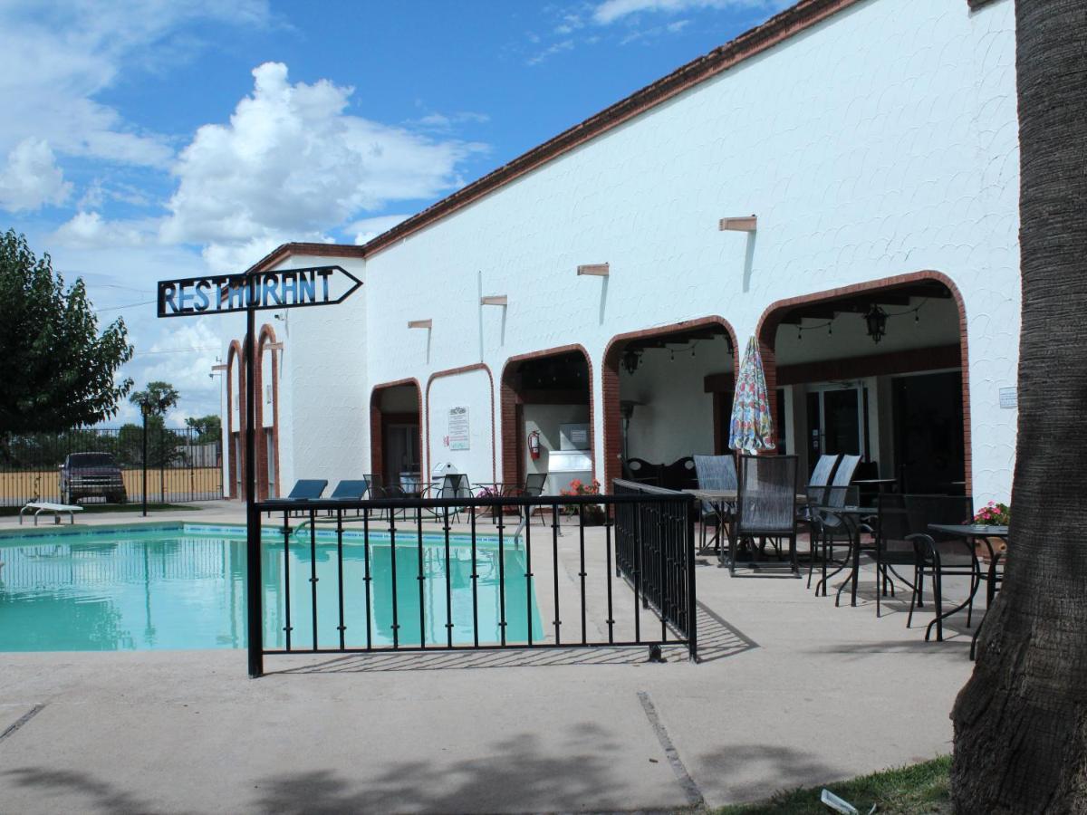 Hotel Hacienda Nuevo Casas Grandes エクステリア 写真