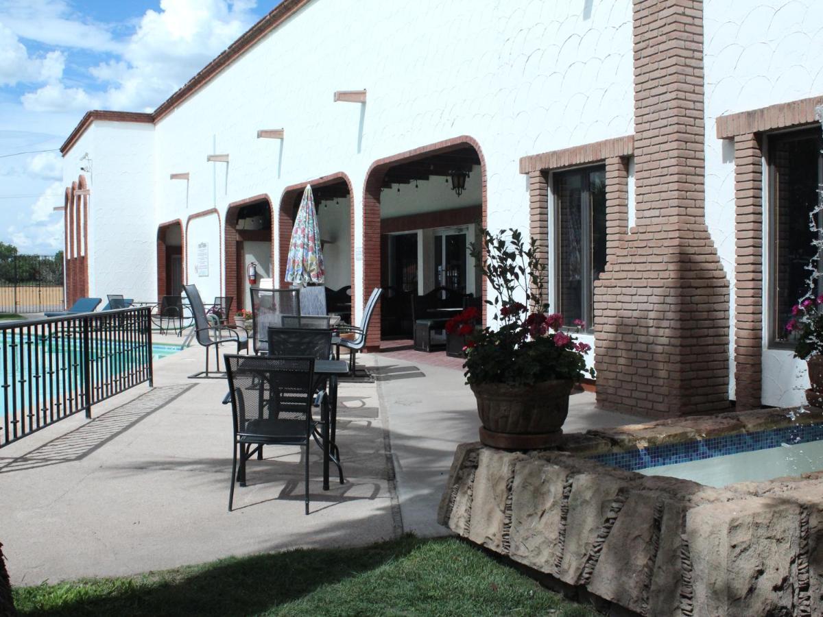 Hotel Hacienda Nuevo Casas Grandes エクステリア 写真